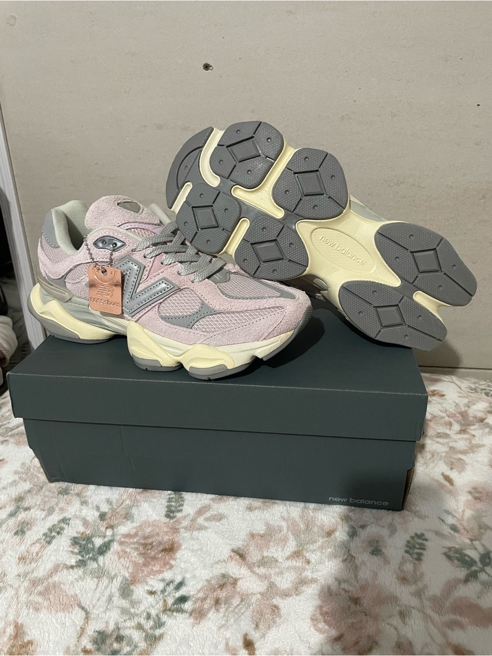 New Balance Women's Pastel Pink and Gray Retro Runner Sneakers